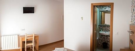 Double matrimonial bed exterior room