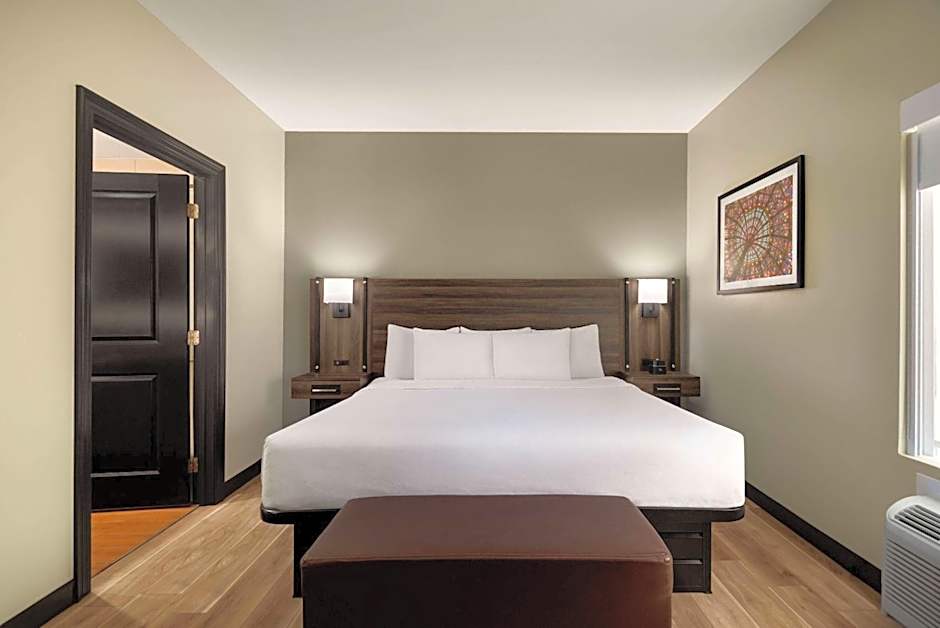 La Quinta Inn & Suites by Wyndham Gonzales