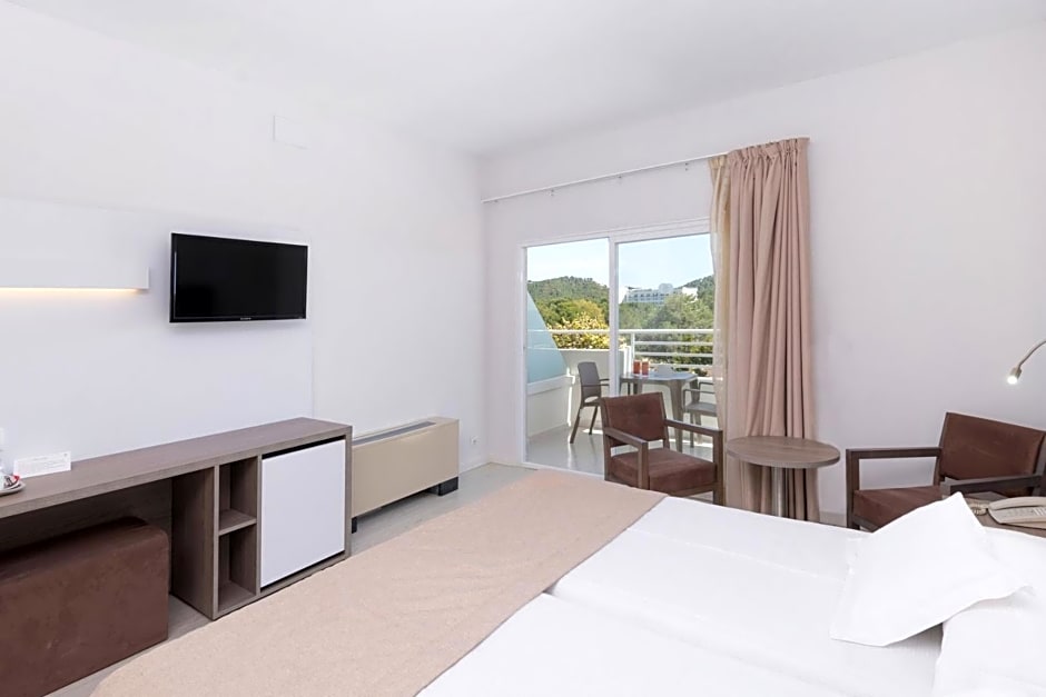 Photo 1 of 3 of Triple Room