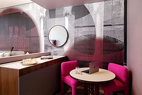 King Suite with Balcony and Harbor View - High Floor