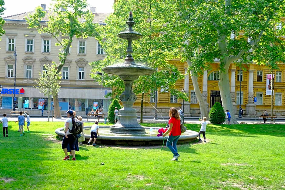 Lovecroatia Zagreb-'Paxnest' HOSTEL, No party! Cozy and quiet! Separated Men and women's rooms! Indoor shoes provided!