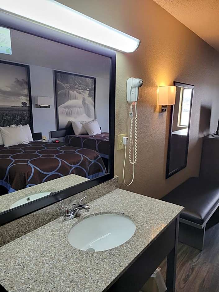 Super 8 by Wyndham Sullivan