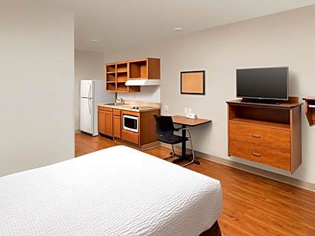 Queen Room  with Roll-In Shower - Disability Access/Non-Smoking