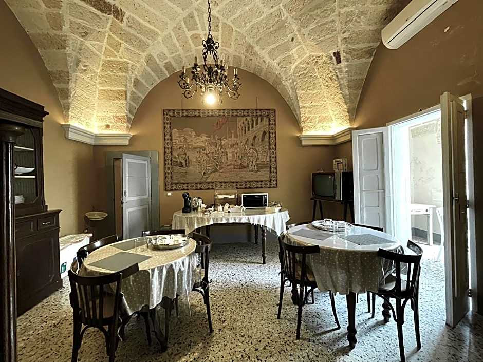 Palazzo de Carlo e il parco dei 7 pozzi