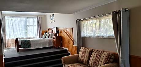 Self Contained Studio with Spa