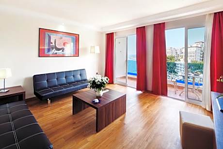 Junior Suite with Side Sea View