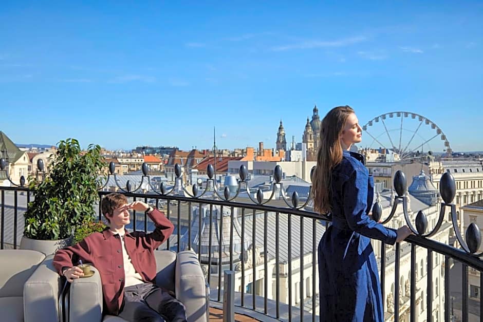 Dorothea Hotel, Budapest, Autograph Collection