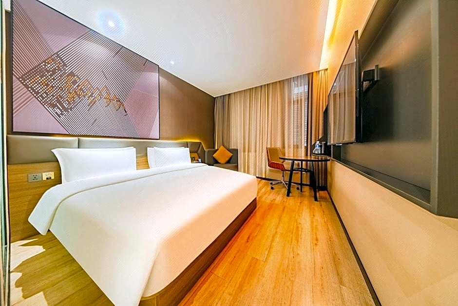 IU Hotels· Lanzhou Xike Station Huanghelou Branch