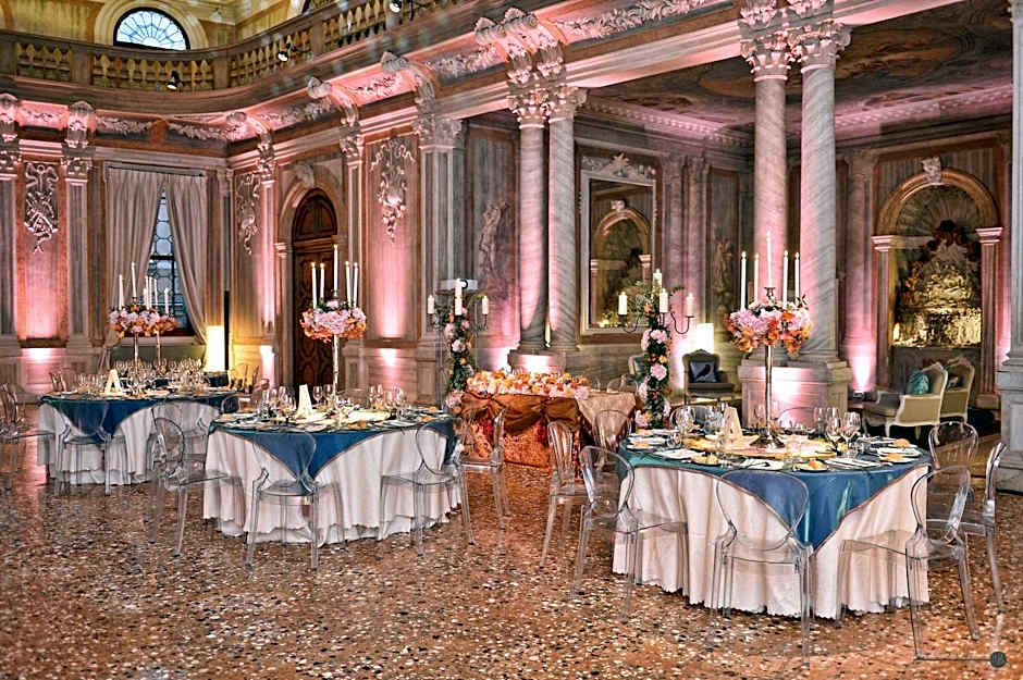 Hotel Monaco & Grand Canal