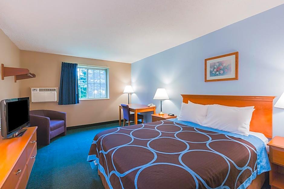 Photo 1 of 5 of 1 Queen Bed, Pet-Friendly