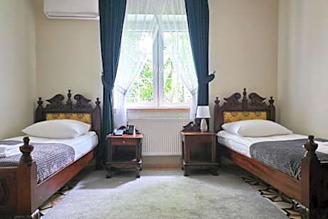 Quadruple Room with Private Bathroom