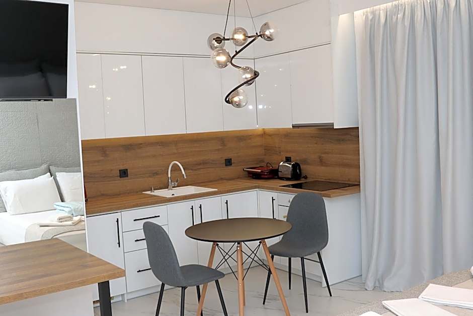 Paris-Irini Studios And Apartments