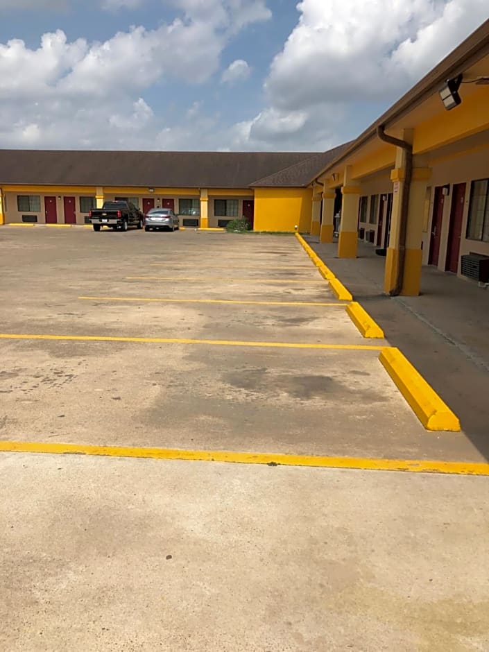 Los Fresnos Inn and Suites