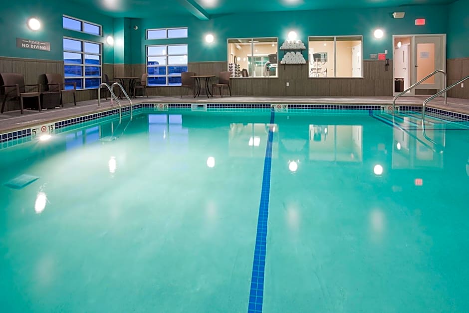 GrandStay Hotel & Suites Valley City