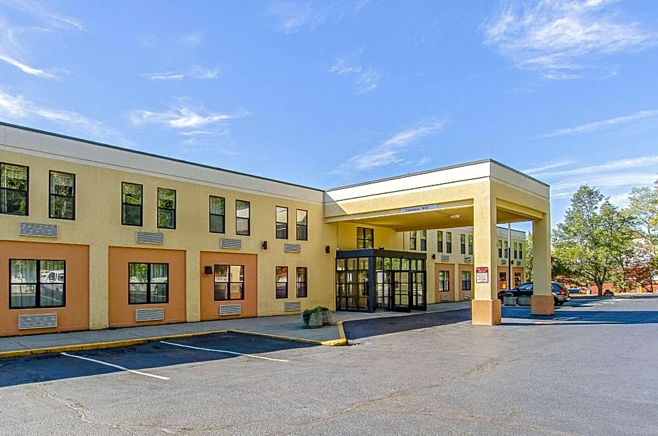 La Casa Inn & Suites-Middleboro