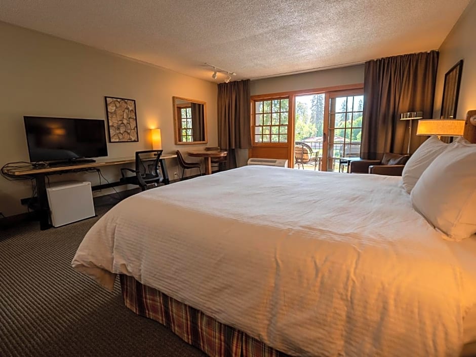 The Lodge At Riverside