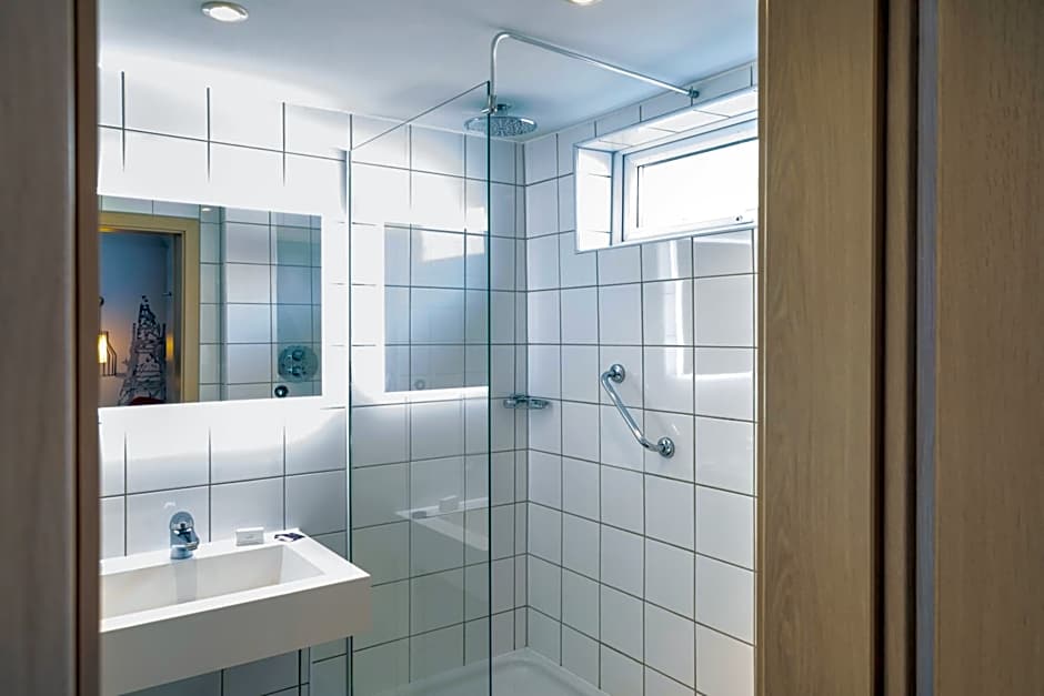 Mercure Cardiff North Hotel