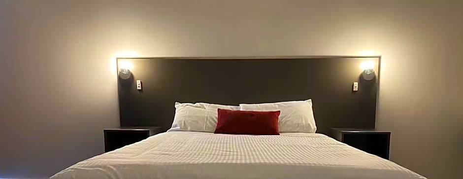 Country Roads Motor Inn