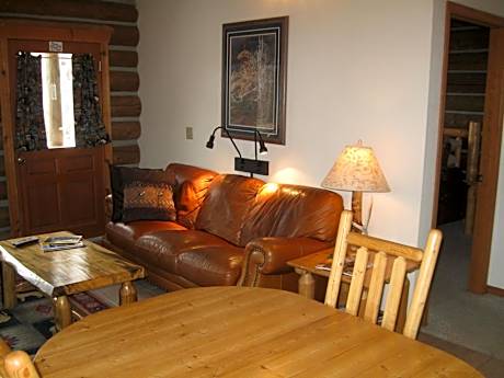 Deluxe Two-Bedroom Cottage - Ponderosa