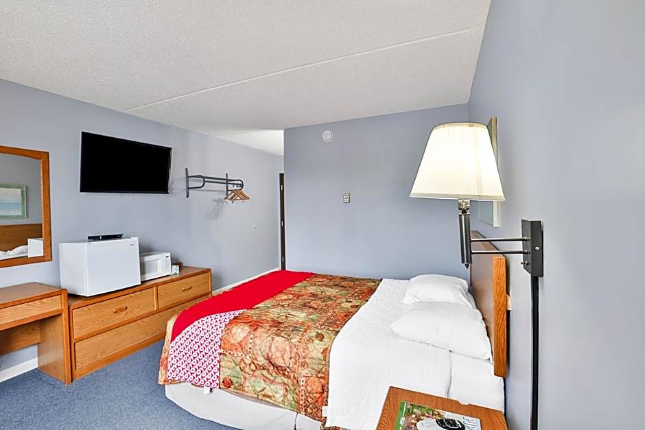 OYO Hotel Pipestone MN, Canterbury Park