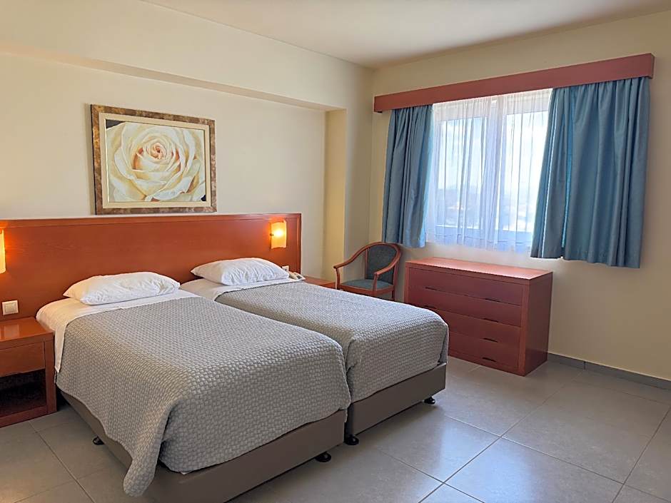 Photo 1 of 11 of 1 Bedroom Suite, Sea View