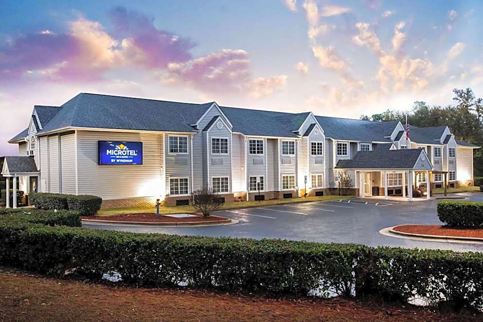 Microtel Inn & Suites by Wyndham Southern Pines / Pinehurst