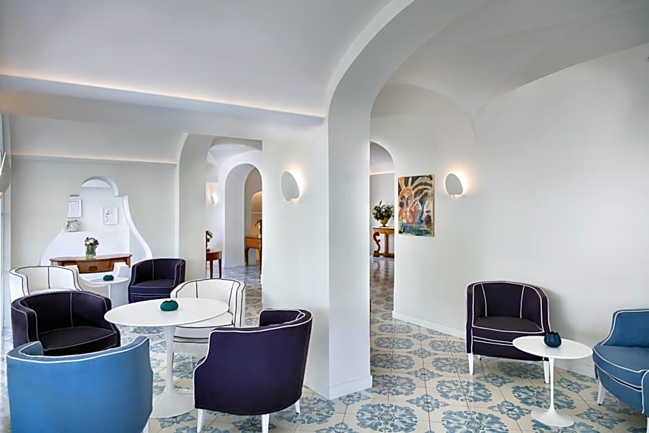 Pazziella Garden & Suites