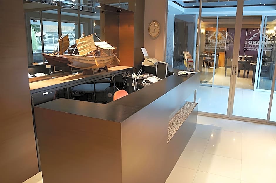 Grand Pinnacle Hotel