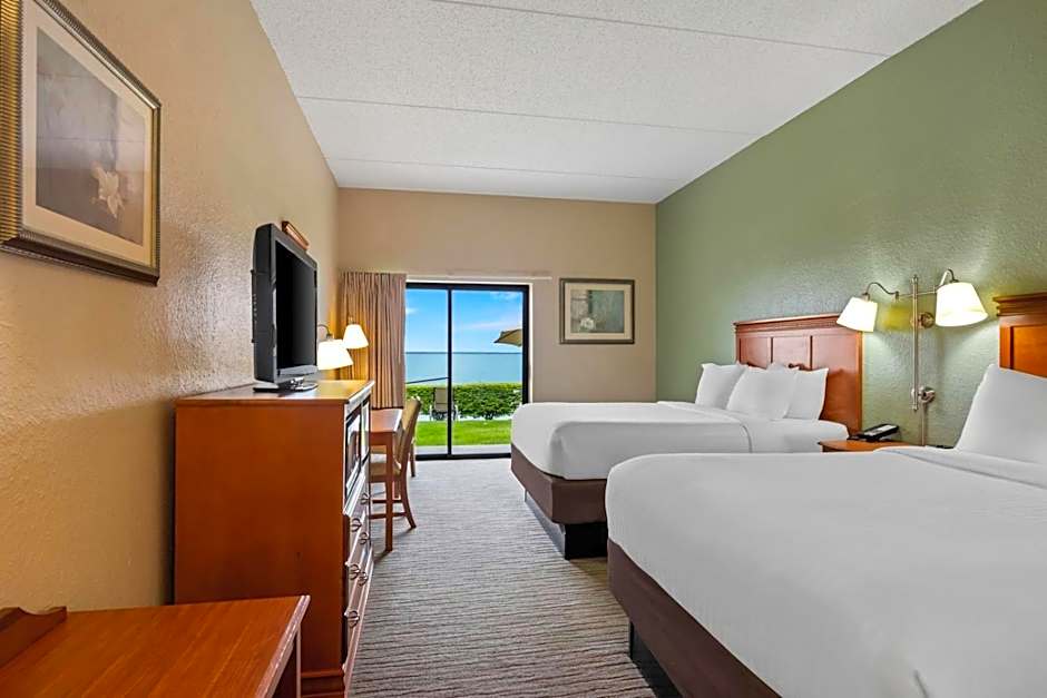 Beachfront Hotel Houghton Lake