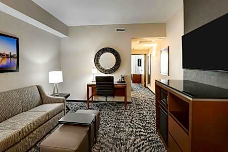 Upper Floor King Suite with Sofa Bed
