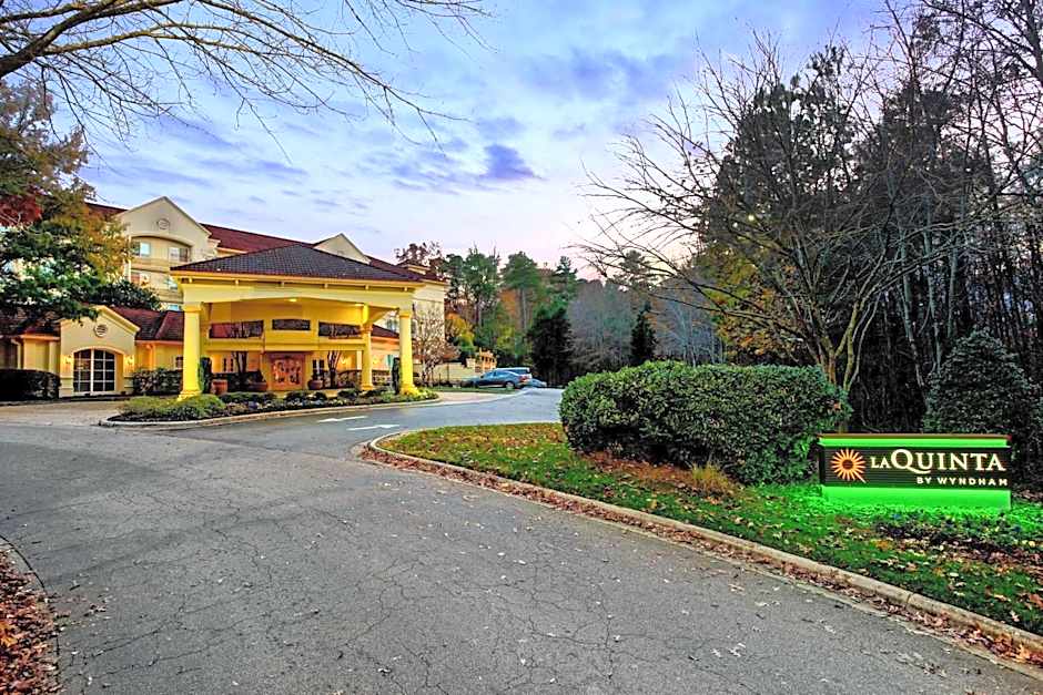 La Quinta Inn & Suites by Wyndham Raleigh Crabtree