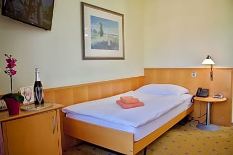 Economy Single Room with Balcony