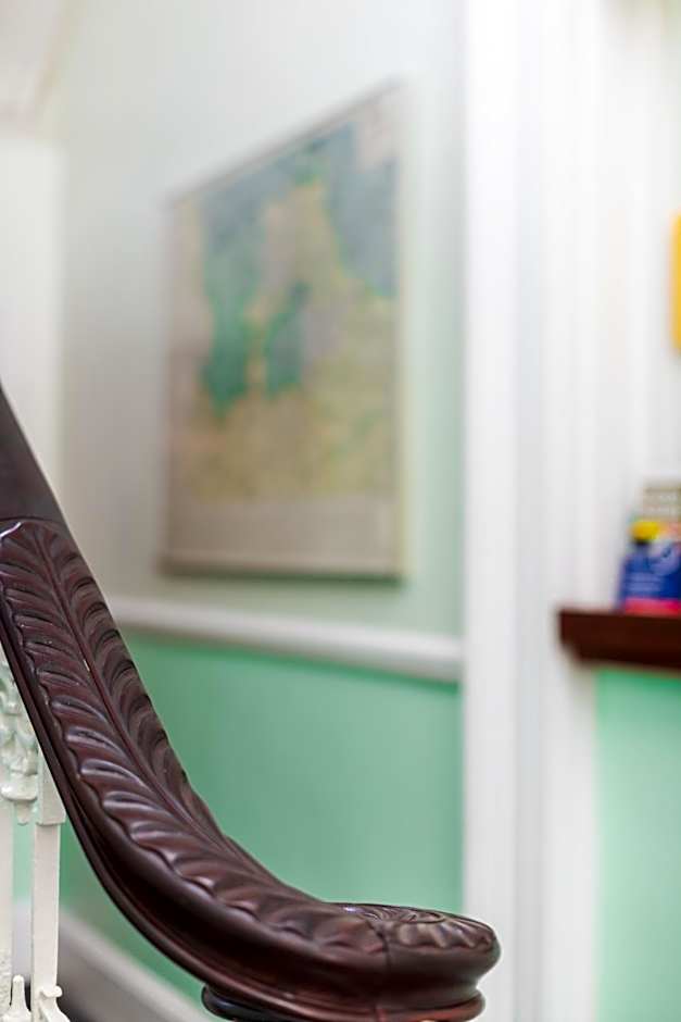 Dolphin Inn - The Lodge