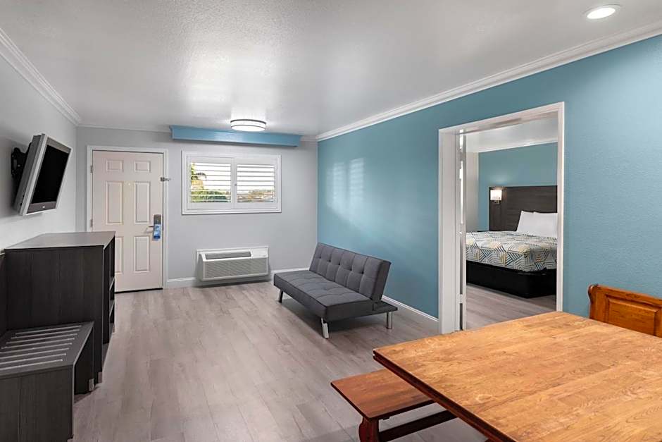 Red Lion Inn & Suites Lemoore