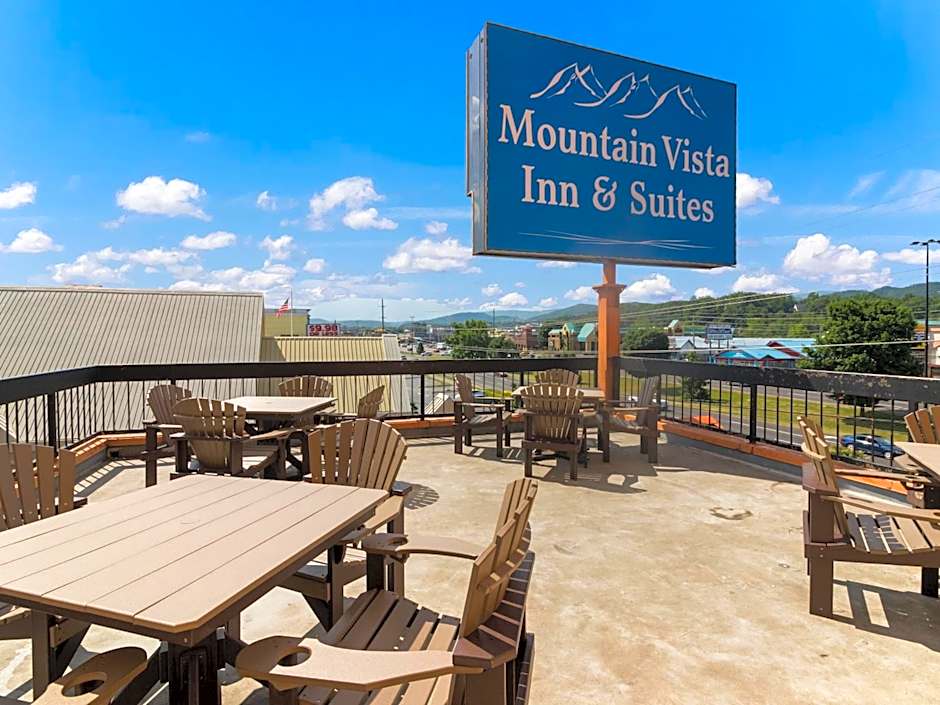 Mountain Vista Inn & Suites - Walking Distance to the Island