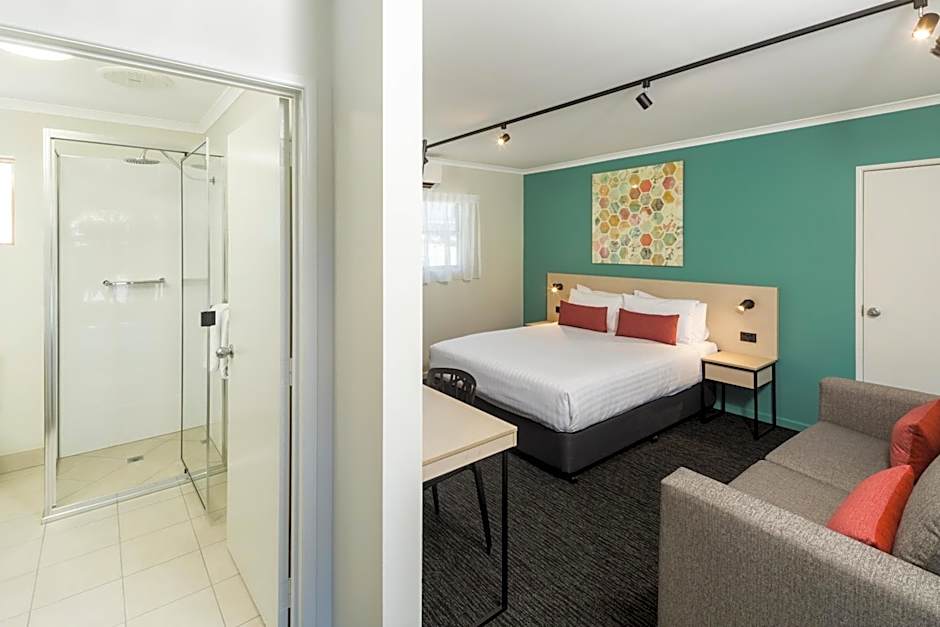 Nightcap At Balaclava Hotel