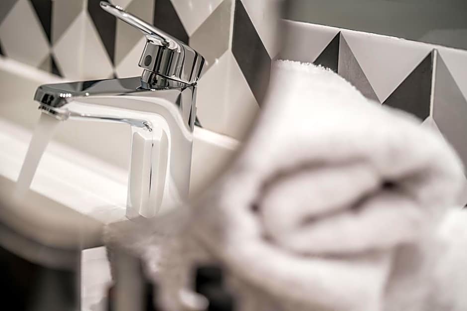 Urban Nest - Suites & Apartments