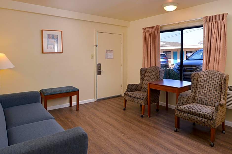 Edgewater Inn and Suites