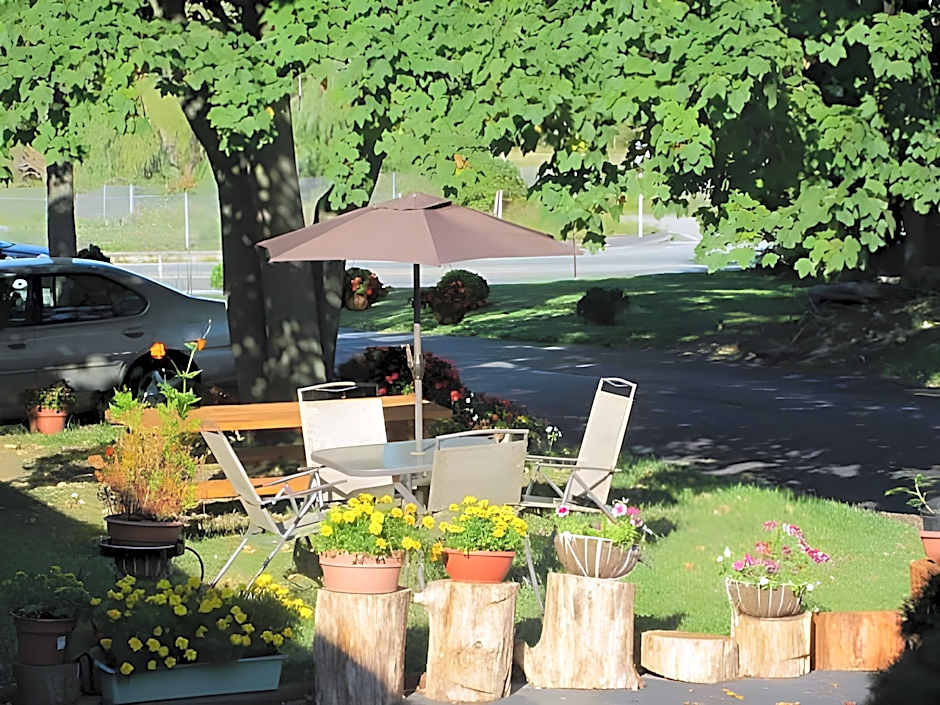 Founder's Brook Motel and Suites