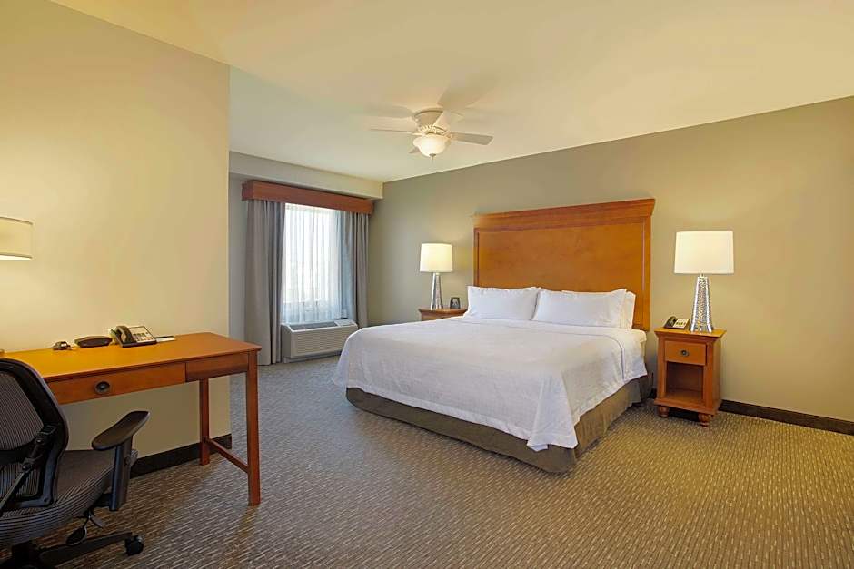Photo 1 of 2 of Studio 1 King Bed, Hearing/Mobility Accessible, Bathtub