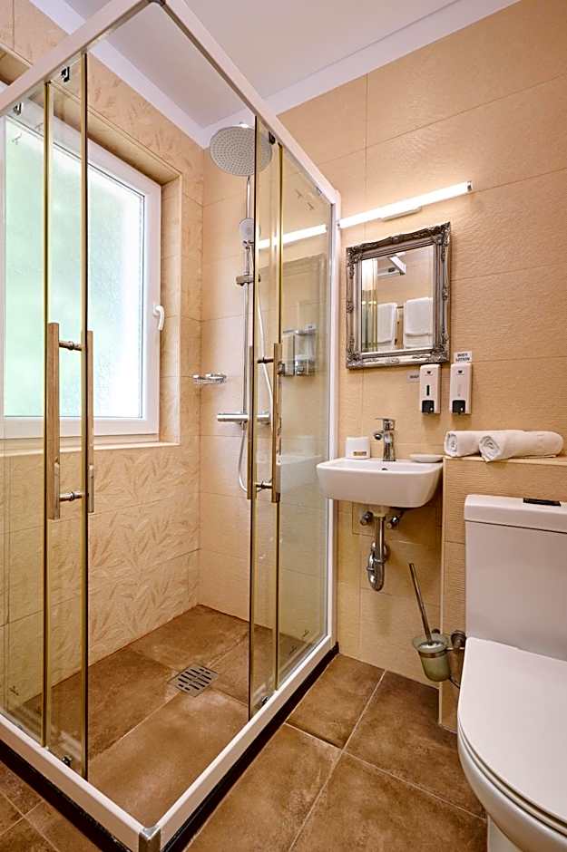 Art Green Boutique Hotel