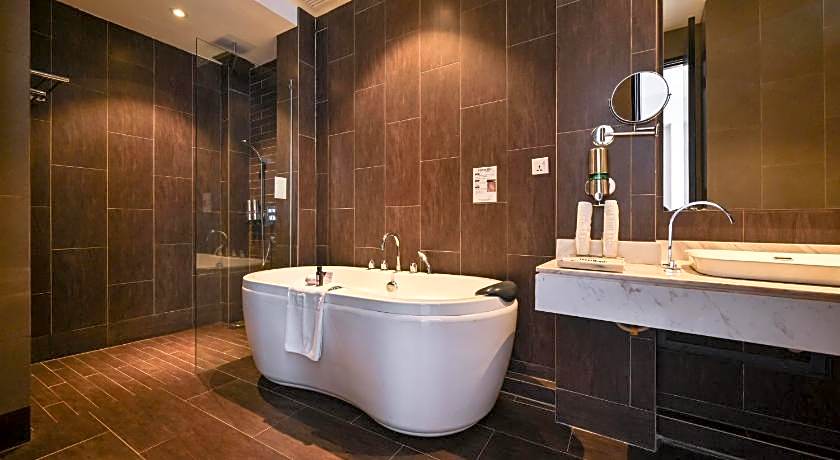 1825 Gallery Hotel