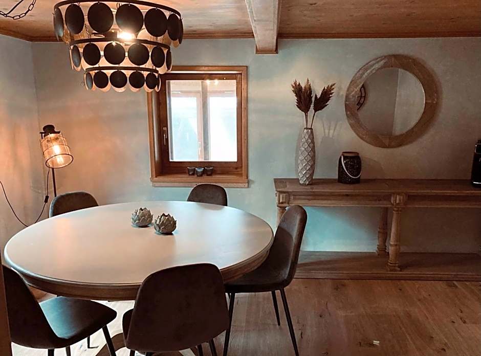 Casa Pasch - Boutique Bed and Breakfast in Cumpadials