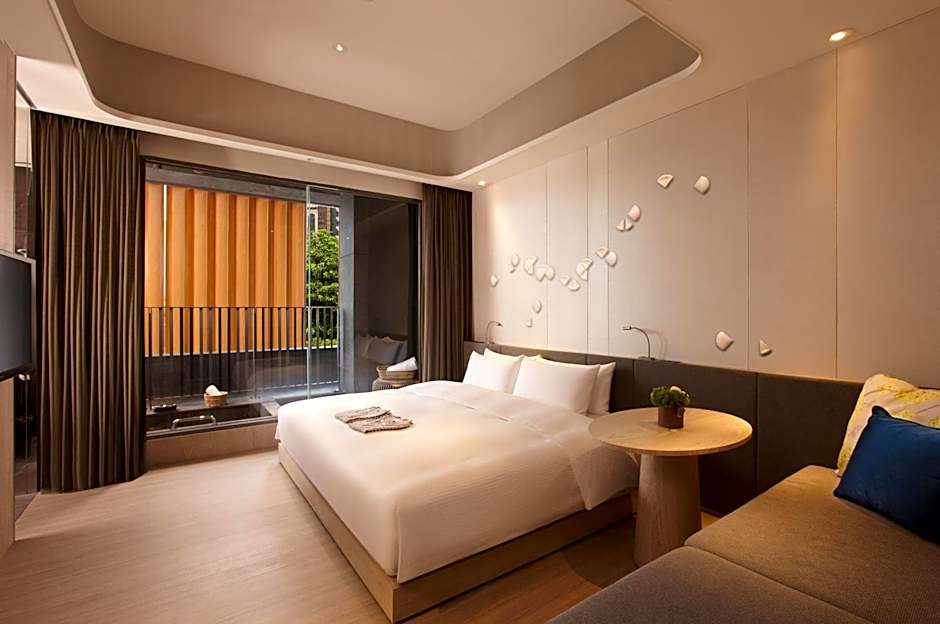 Photo 1 of 6 of Superior 1 Queen Bed