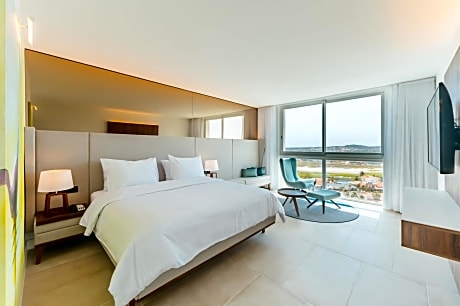 Three-Bedroom Premium Suite with Island View