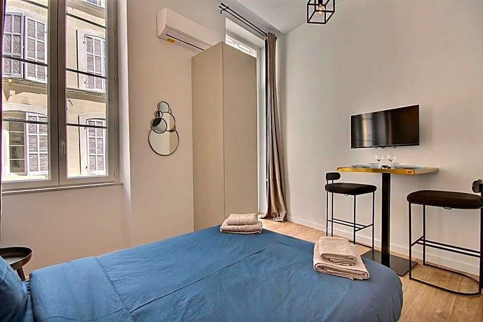 LES TOITS DU VIEUX-PORT