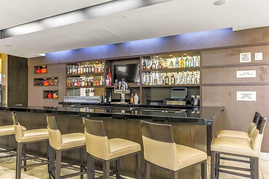 Embassy Suites by Hilton Newark Airport