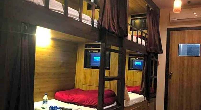 Hilal Dormitory – Bombay/ Mumbai, KY
