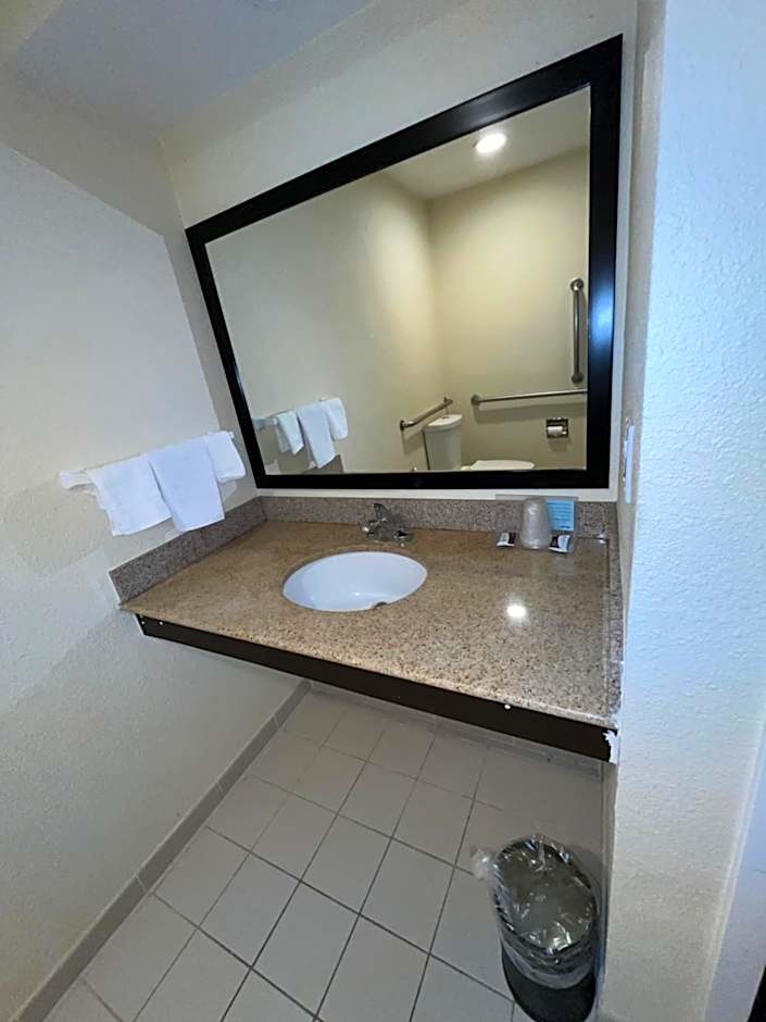 Oregon Trail Inn and Suites