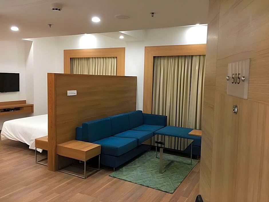 Lemon Tree Hotel Sector 60 Gurugram